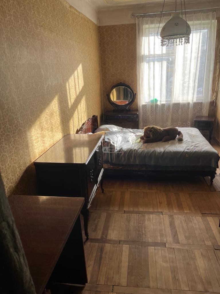 2-Room Apartment with a Loggia for Rent in Telavi
